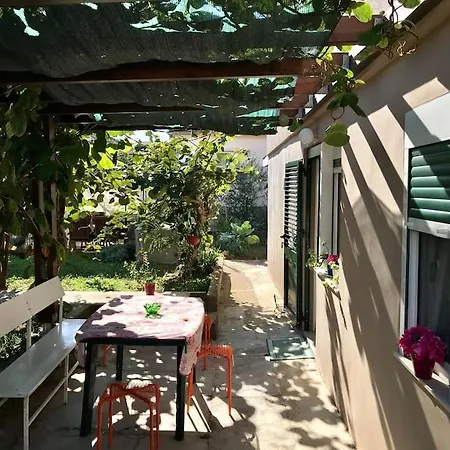 Garden Cozy