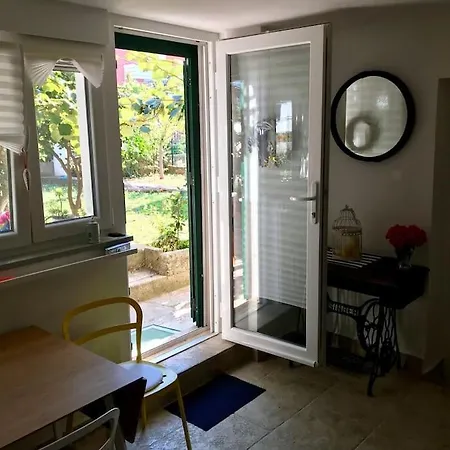 Apartment Garden Cozy